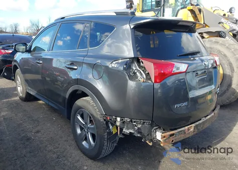 2015 Toyota Rav4 Xle z USA, uszkodzony, nr VIN JTMRFREV2FD102836